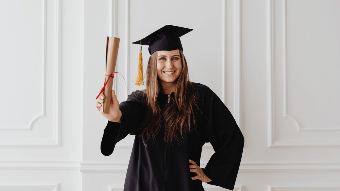 After graduation abroad: should you stay, work or return to the UK?